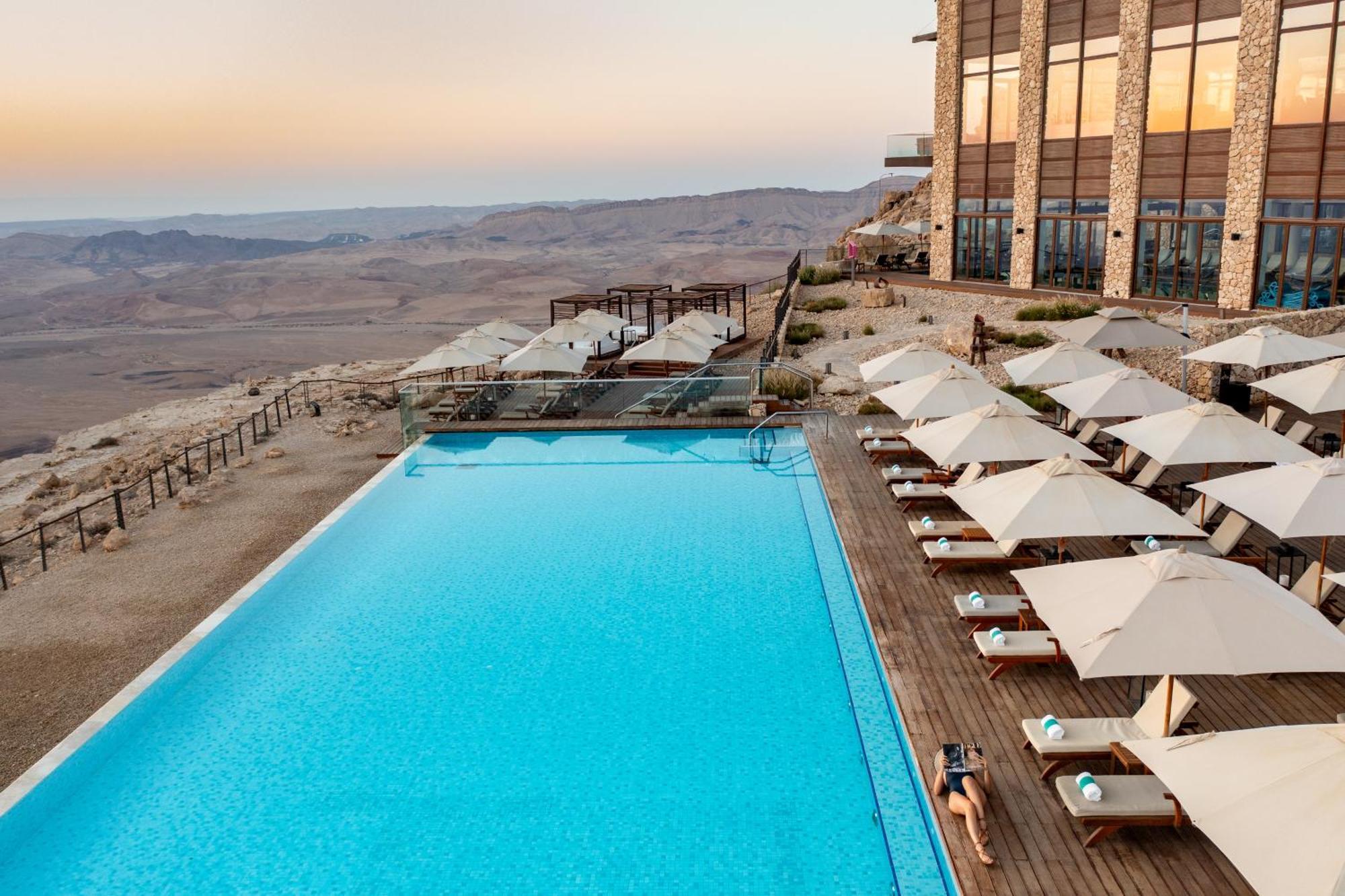 Beresheet By Isrotel Exclusive Mitzpe Ramon Esterno foto The pool at the Dead Sea