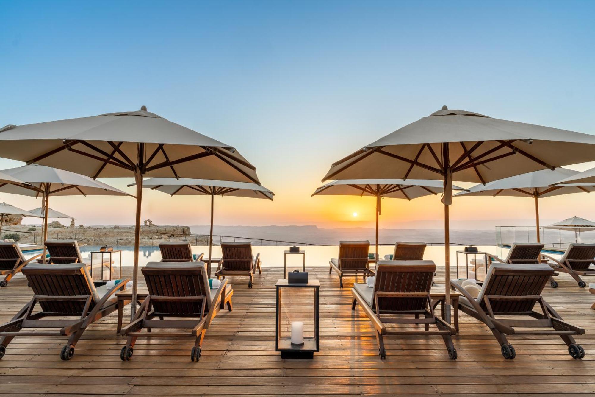 Beresheet By Isrotel Exclusive Mitzpe Ramon Esterno foto The pool deck at the Dead Sea