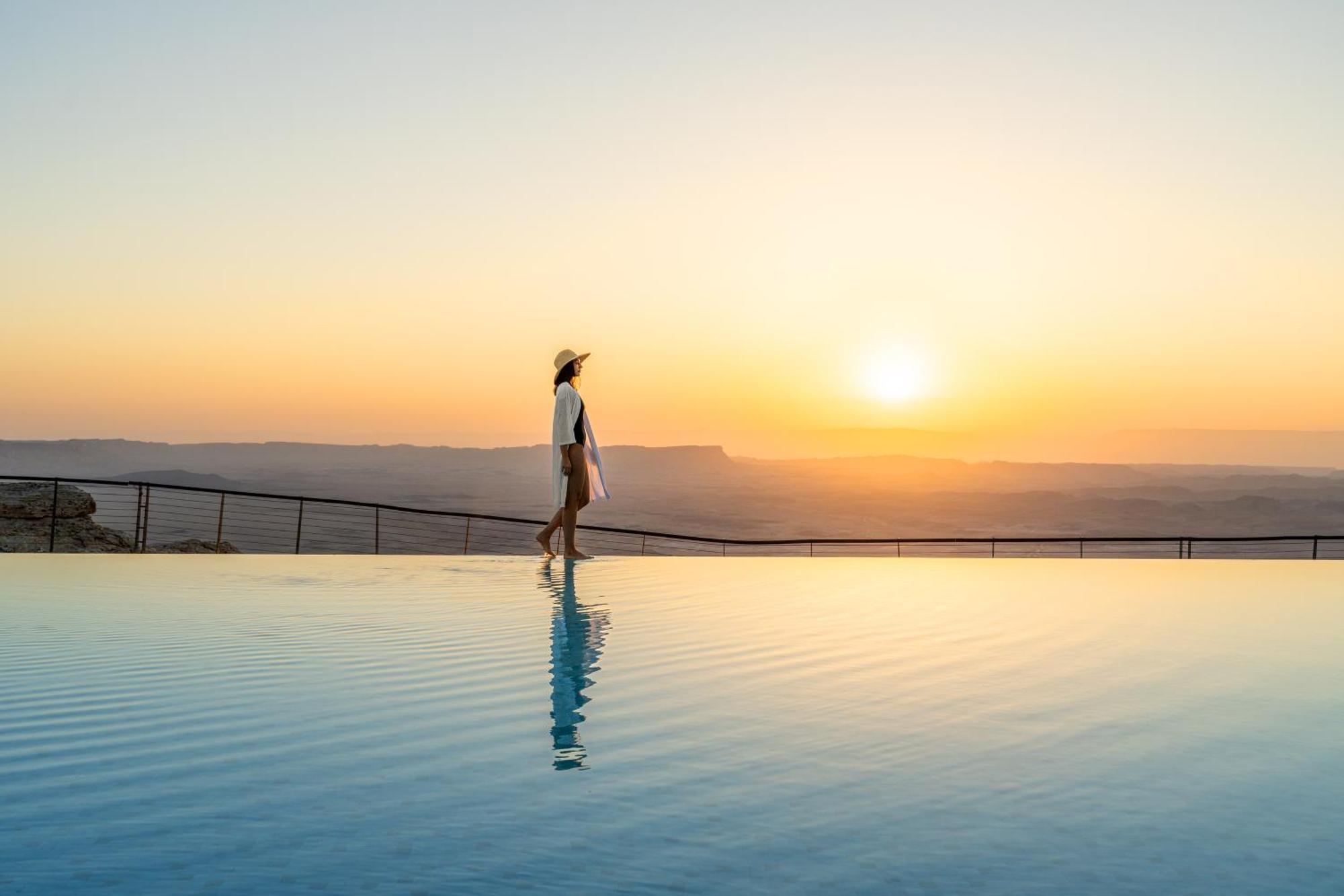 Beresheet By Isrotel Exclusive Mitzpe Ramon Esterno foto Sunset at the Dead Sea